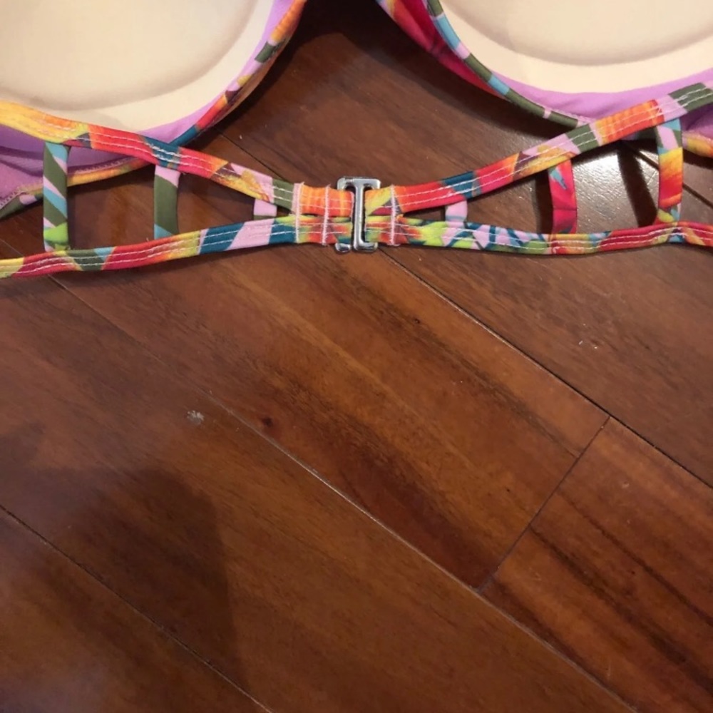 Bikini - Picture 2 of 2